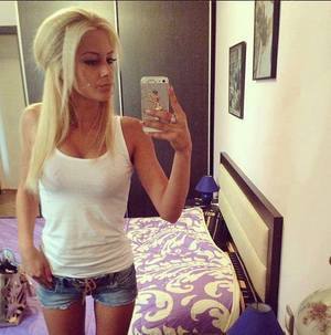 Meet Julie (20) from Wisconsin | Explicit Casual Dating