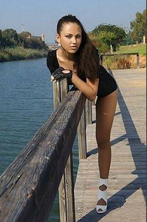 Meet Amara (20) from New Hampshire | Explicit Casual Dating