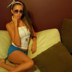 Lenore is a cheater looking for a guy like you!