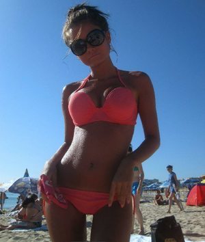 Rolande from Rhode Island is looking for adult webcam chat