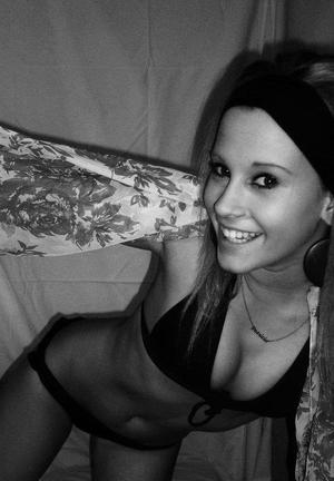 Meet local singles like Averi from Delaware who want to fuck tonight