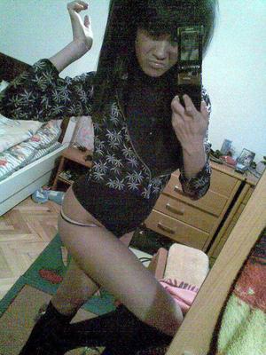 Rowan is a cheater looking for a guy like you!