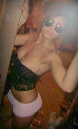 Shayna from Massachusetts is looking for adult webcam chat