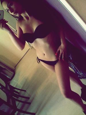 Hien from Rhode Island is looking for adult webcam chat