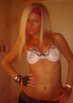 Giselle from Arizona is looking for adult webcam chat