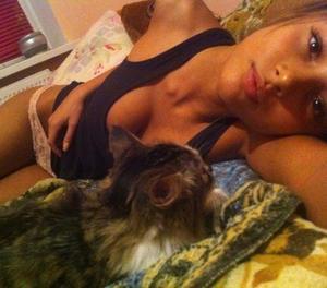 Ashlynn from Ontario is looking for adult webcam chat