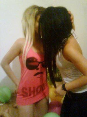 Shayna from Alabama is looking for adult webcam chat