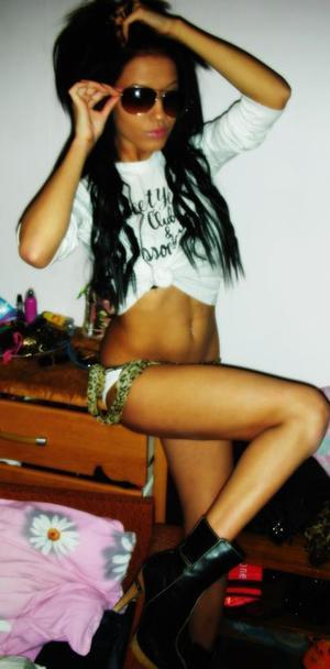 Kaylyn from Alberta is looking for adult webcam chat