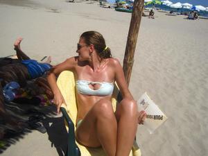 Elana from Hawaii is looking for adult webcam chat