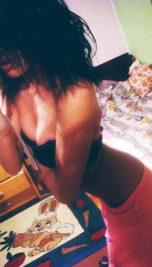 Bernarda from New Hampshire is looking for adult webcam chat