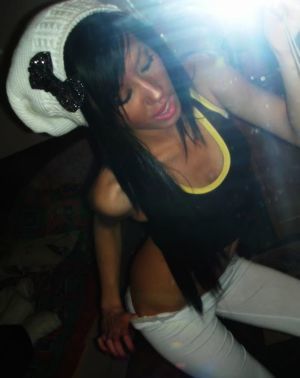 Looking for local cheaters? Take Yvonne from Minnesota home with you