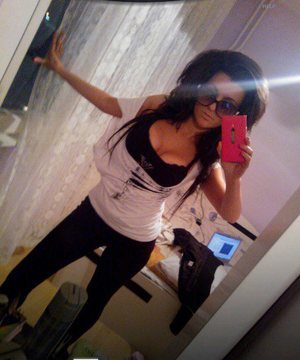 Meet local singles like Itzel from California who want to fuck tonight