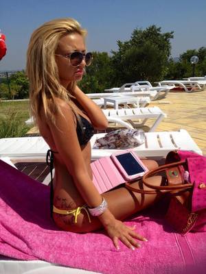 Looking for local cheaters? Take Kayla from Massachusetts home with you