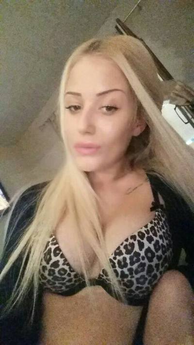 Ashlee from Arizona is interested in nsa sex with a nice, young man