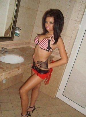 Joelle from Washington is interested in nsa sex with a nice, young man